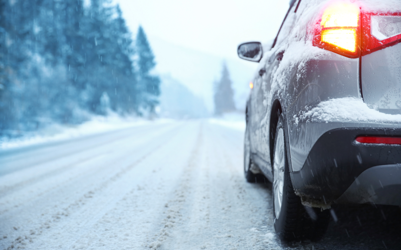 Cum te descurci în ploaie sau ninsoare: sfaturi pentru chirie auto Chișinău de la Bradus